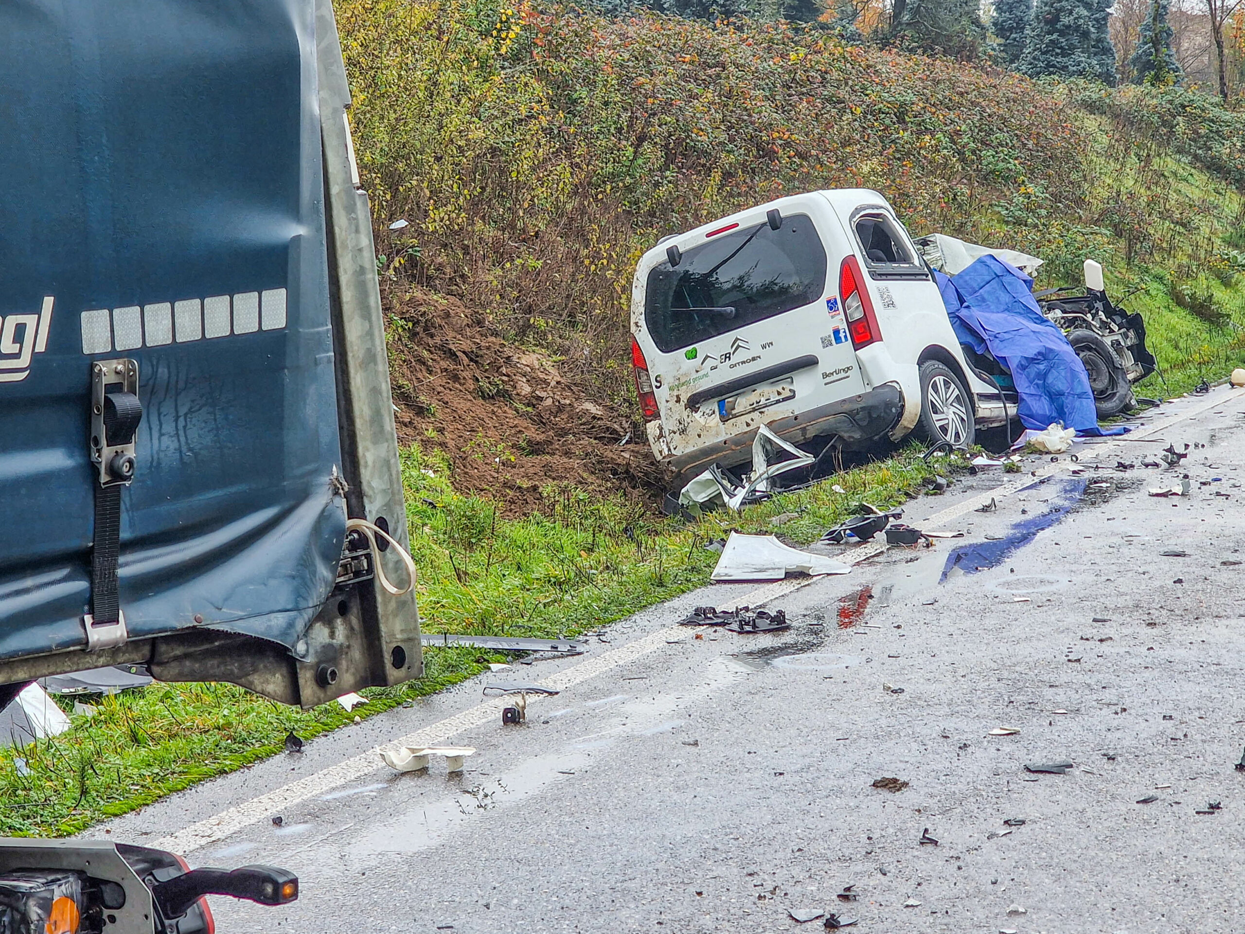 Tödlicher Frontalcrash Auf B36 Bei Durmersheim: Pkw Kollidert Frontal ...